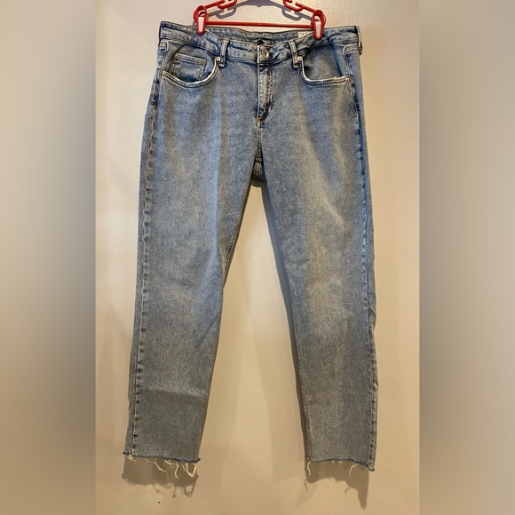 Rag & Bone Dre Low-Rise Slim Boyfriend Denim Jeans Size 31x30 Raw Hem Distressed - Picture 2 of 13